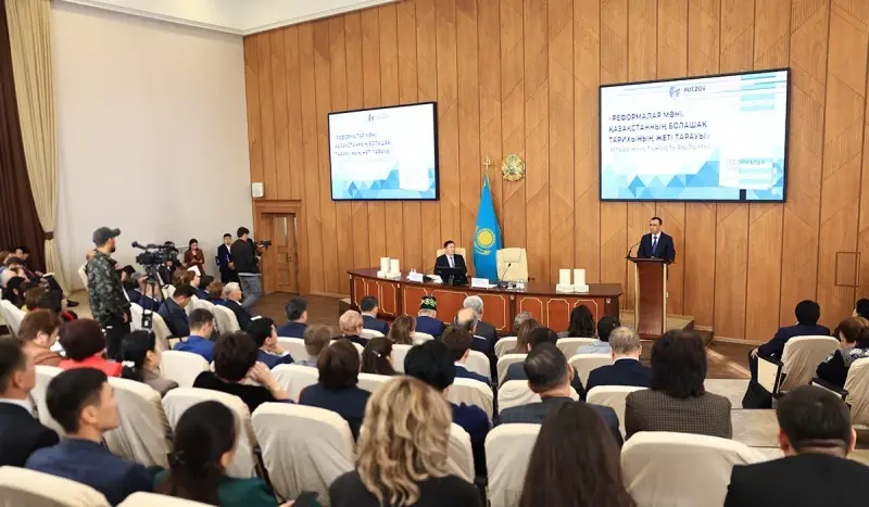 Мәулен Әшімбаев Шымкенттің белсенді жастарымен кездесті