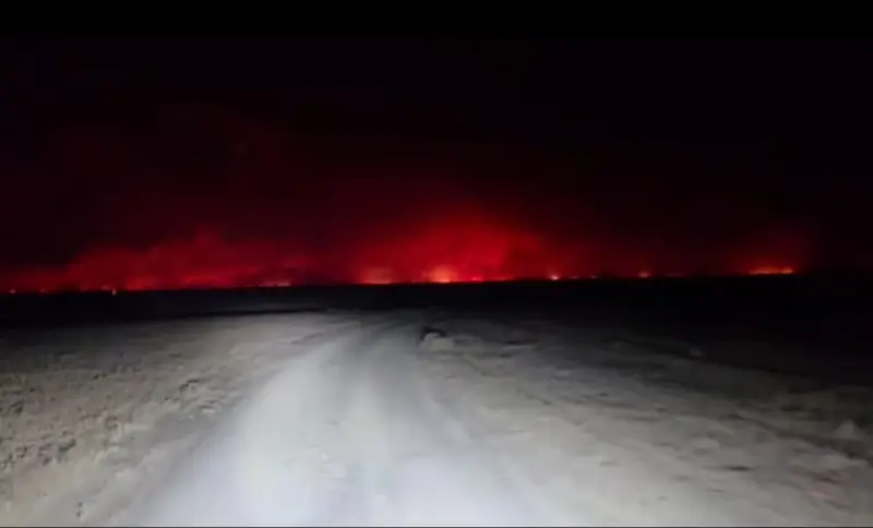 Абай облысында ірі өрт: тұрғындар шығынға ұшырағанын айтып, дабыл қақты