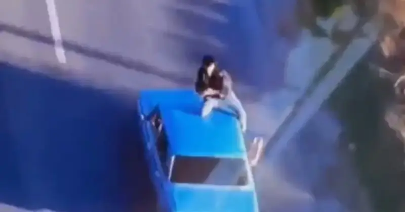  Түркістанда видео үшін көліктің төбесіне шыққан екі адам жазаланды 
