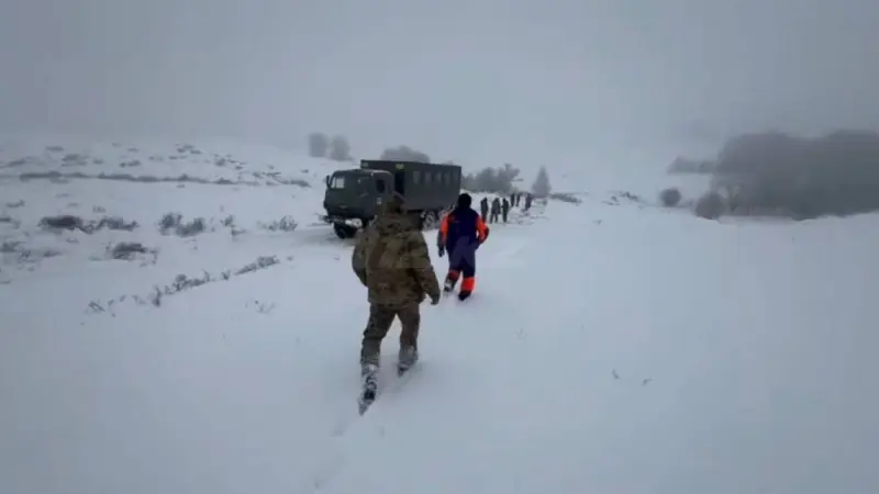 Из снежного заноса эвакуировали 7 человек в ВКО