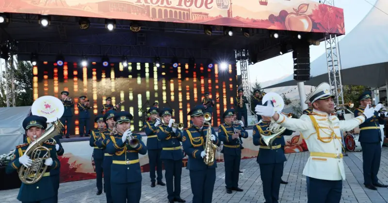  Guard Next: Республика күні қарсаңында Ұлттық ұлан оркестрі Көк-Төбеде өнер көрсетті 