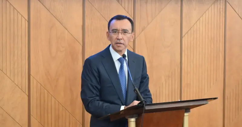  Мәулен Әшімбаев Шымкенттің белсенді жастарымен кездесті 