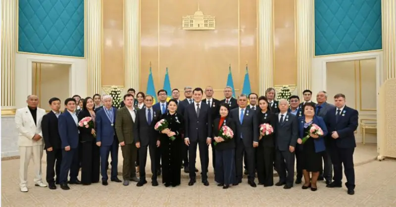   Вице-Президент қоғам қайраткерлерін марапаттады   