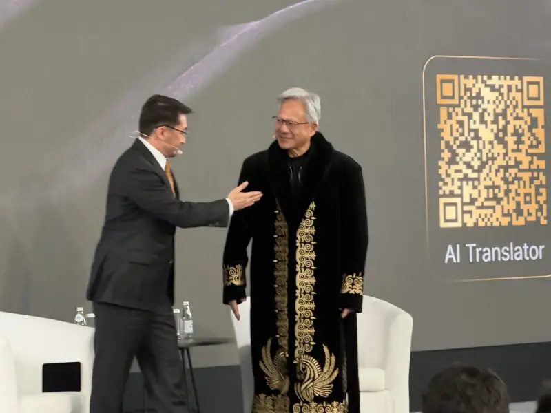 Главу NVIDIA Дженсена Хуанга облачили в казахский шапан