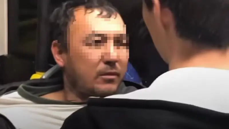 Алматыда автобуста қыздың киіміне тиісіп, жанжал шығарған ер адамға емес, қызға айыппұл салынды