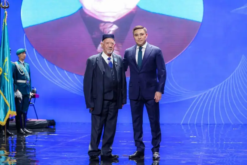 Шымкентте елге еңбегі сіңген азаматтарға мемлекеттік наградалар табысталды