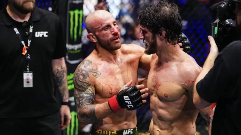 Волкановски нокаутировал непобежденного Евлоева в титульном бою UFC