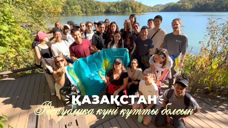 Казахстанцы и иностранцы поздравляют страну с Днём Республики в соцсетях