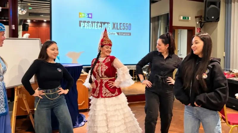 Димаш Құдайбергеннің жанкүйерлері Германияда концерт алдында бас қосты