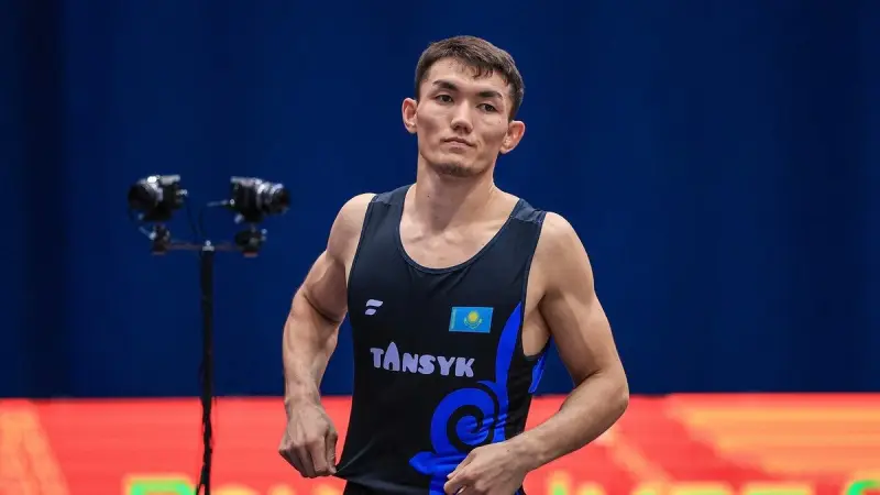 Призер Парижа-2024 уступил казахстанцу на чемпионате мира по борьбе