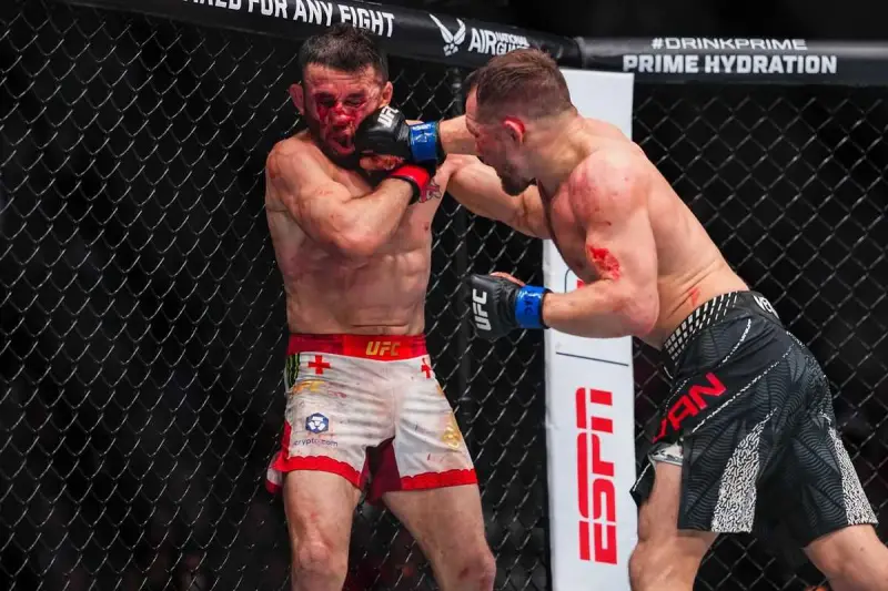 Петр Ян Мераб Двалишвилиді жеңіп, UFC чемпиондық белбеуін қорғап қалды