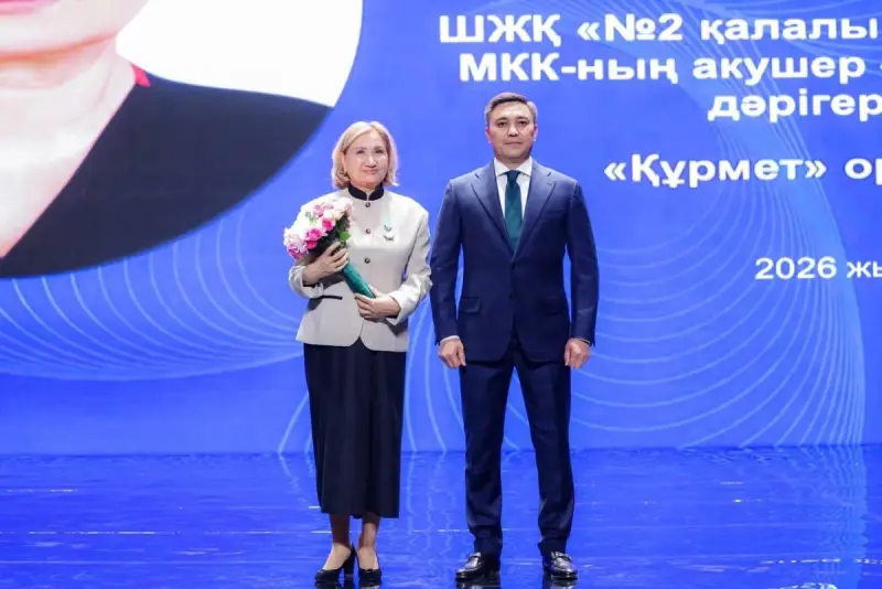 Шымкентте Республика күніне орай бірқатар азамат мемлекеттік наградамен марапатталды