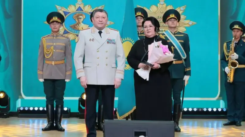Ғазиз Байтасов атындағы алғашқы медаль батырдың жұбайына табысталды