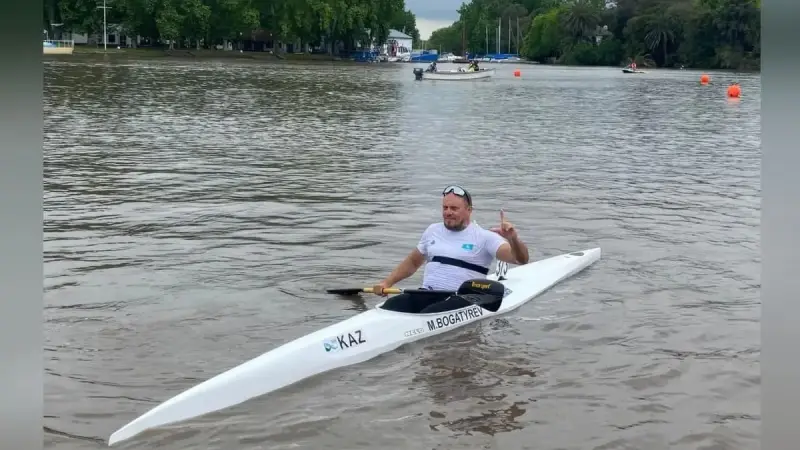Казахстанец Максим Богатырев завоевал второе золото чемпионата мира по параканоэ