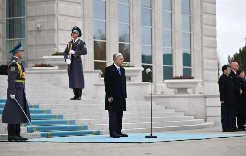 Президент Қасым-Жомарт Тоқаев Мемлекеттік ту көтеру рәсіміне қатысты