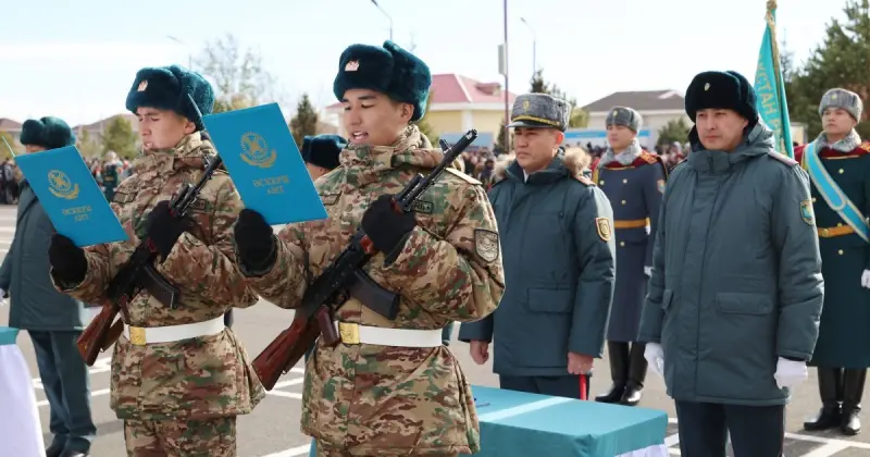  Республика күні қарсаңында Астанада 750-ге жуық ұландық әскери ант қабылдады   