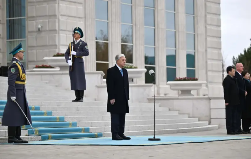 Президент Қасым-Жомарт Тоқаев Мемлекеттік ту көтеру рәсіміне қатысты