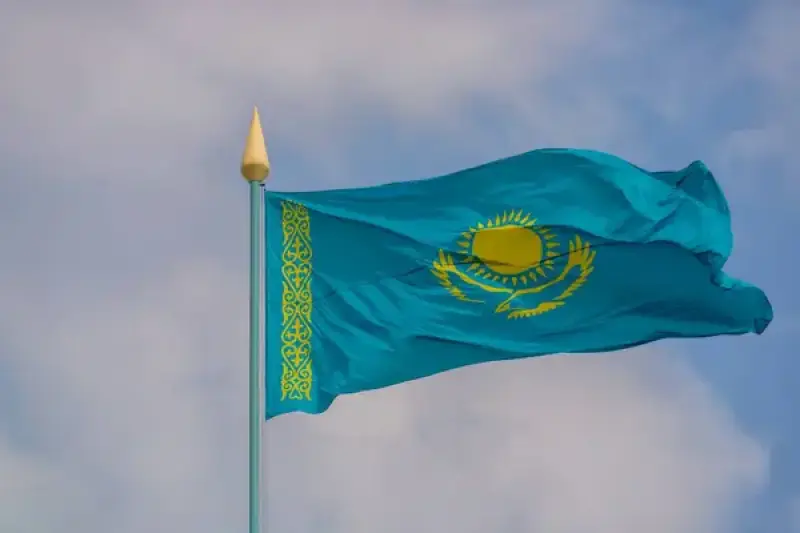 Олжас Бектенов барша қазақстандықтарды Республика күнімен құттықтады