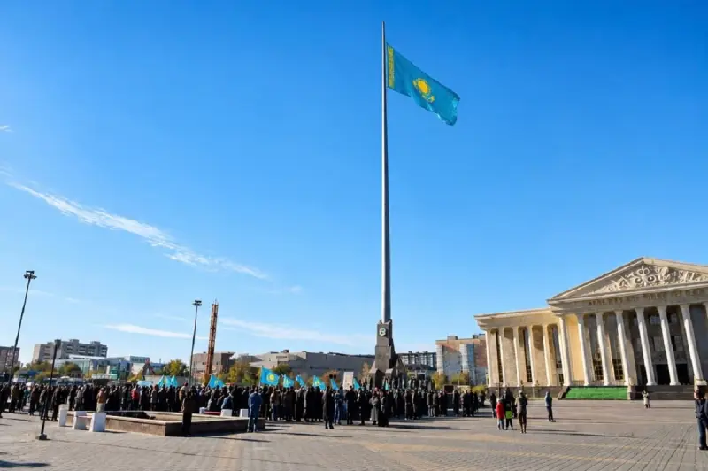 Оралда Республика күніне орай Мемлекеттік Ту көтеру рәсімі өтті