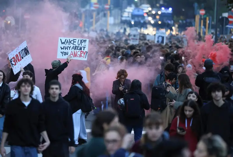 Италию охватила новая волна протестов: задержаны почти 400 человек