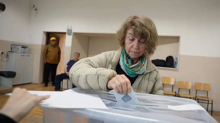 Экзитполы: в Болгарии лидирует действующий президент