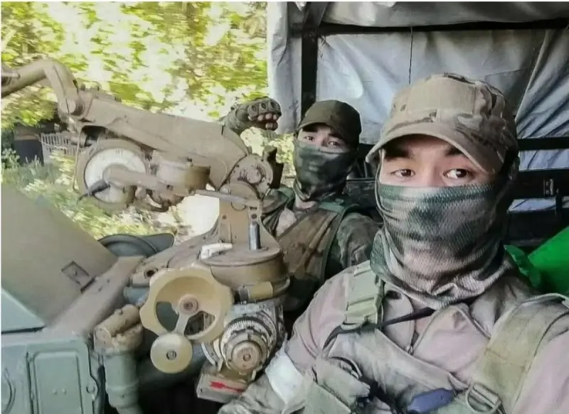 «Етегін кесіп, елден кетті»: Ресей жағында соғысқа кеткен қазақ туралы ағасы айтты
