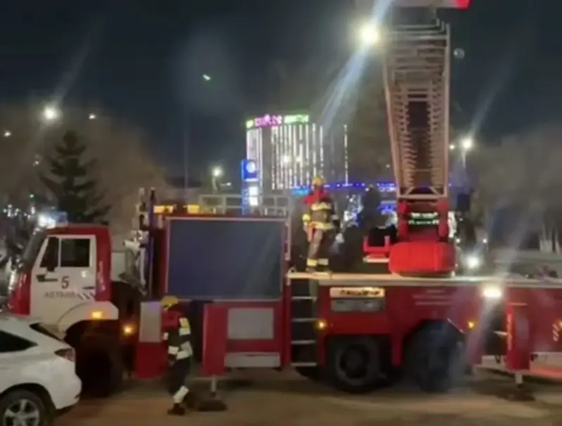 Астанада қонақүй кешенінде өрт шығып, 60 адам эвакуацияланды
