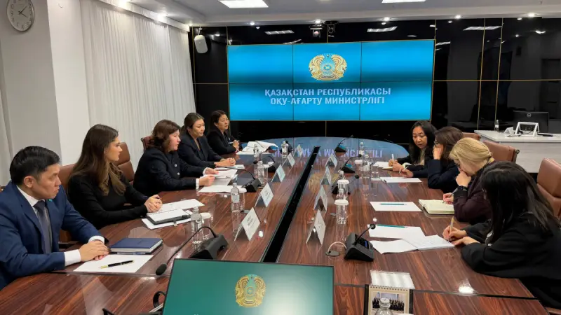 Балаларға қауіпсіз орта қалыптастыру: Оқу-ағарту министрі БҰҰ өкілімен кездесті