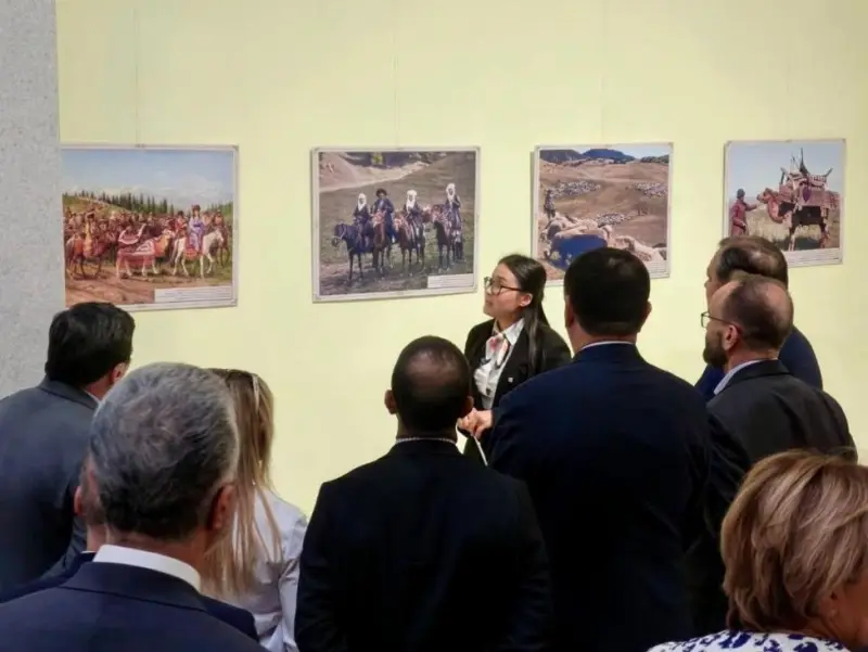 В Ашхабаде открылась фотовыставка о казахской культуре
