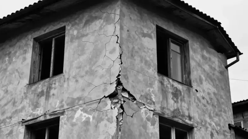 Чиновники и депутаты по-разному считают аварийные дома в Казахстане