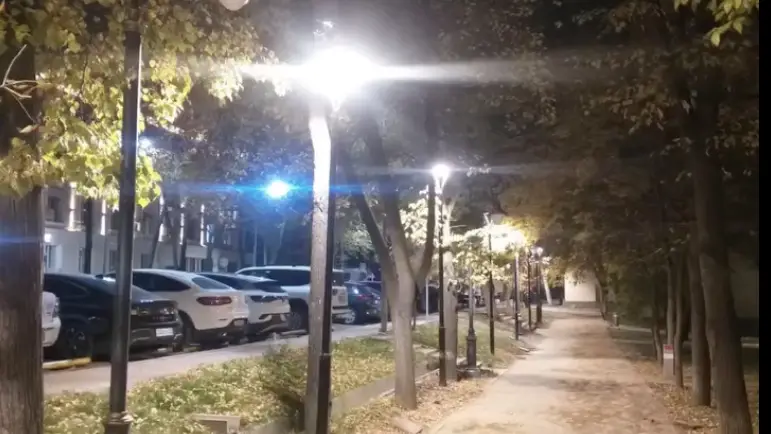 Алматы әкімдігі онсыз да жұмыс істеп тұрған шамдарды неге ауыстырып жатқанын түсіндірді