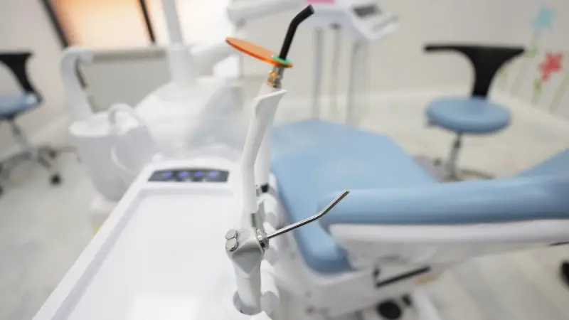 Степногорскіде сертификаты жоқ стоматолог 345 баланың тісін емдегені анықталды