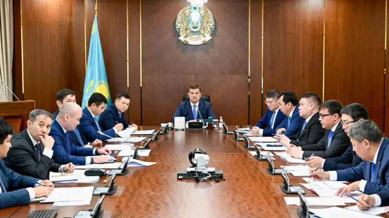 Перегруженные фуры разрушают дороги: в правительстве потребовали усилить контроль
