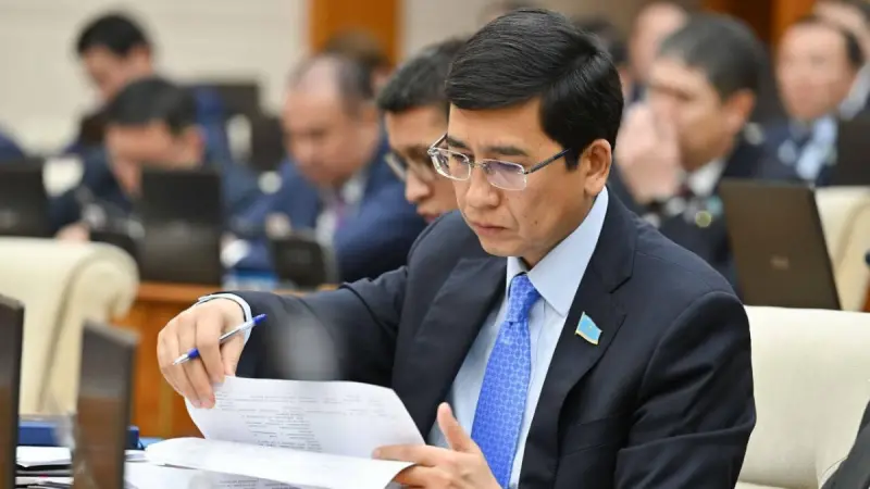 Мұғалімдердің мойнына жүктелетін артық жұмыс азаймай, керісінше күрделеніп барады – Аймағамбетов