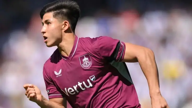 «Худшее выступление»: британские СМИ раскритиковали Дастана Сатпаева после разгрома «Бёрнли»