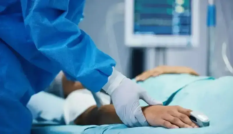 Белгісіз сұйықтық ішіп қойған: Петропавлда үшінші адам көз жұмды