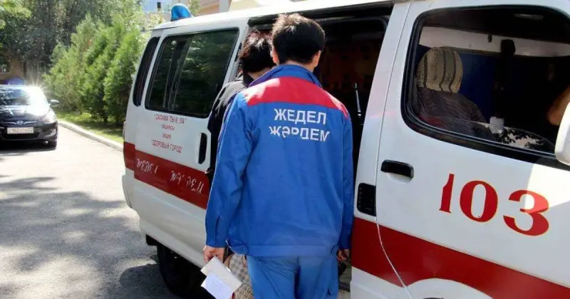   Өскеменде жедел жәрдем көлігі жол апатына ұшырап, бір адам зардап шекті   