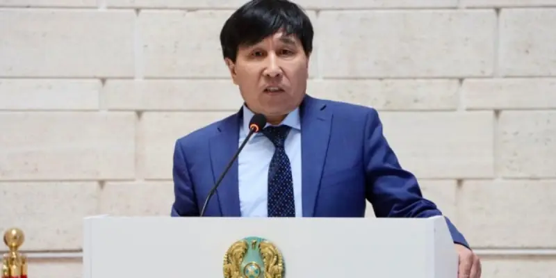 «Мұғалімнің міндеті – есеп толтыру емес»: Жомарт Симтиков Жолдаудағы әлеуметтік мәселелерді талдады