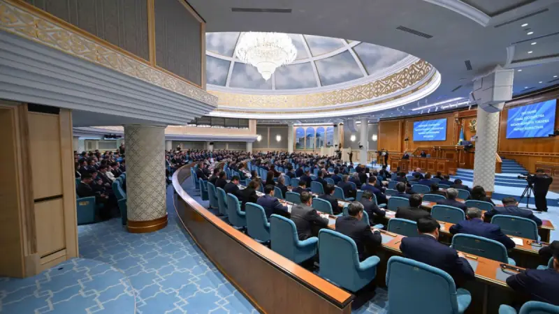 Токаев поднял проблемы школ: насилие над учителями и нехватка условий для особенных детей
