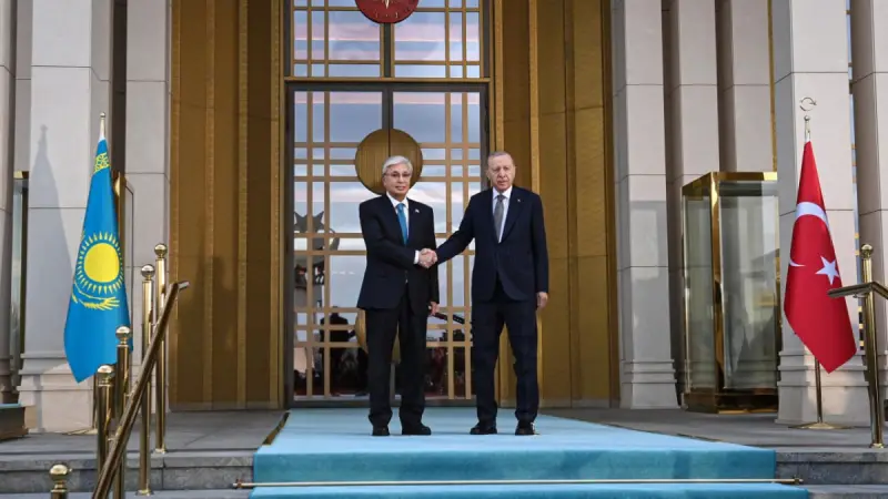 Тоқаев Анкарада Президент сарайындағы салтанатты қарсы алу рәсіміне қатысты