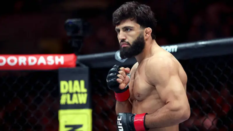 Арман Царукян бұрынғы UFC чемпионымен титулдық белдесу өткізеді