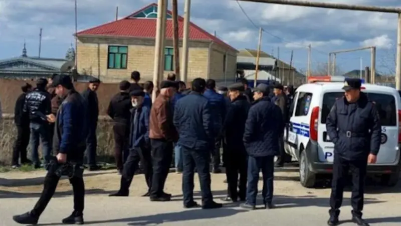 Әзербайжанда ер адам өз отбасын пышақтап тастады: Анасы көз жұмды