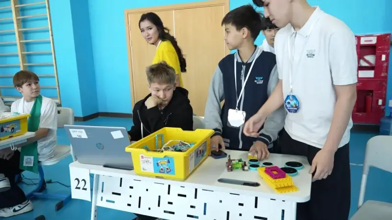 Астанада 23 мектептің жас өнертапқыштары робототехникадан сайысты