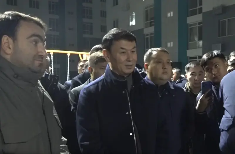 Аким Алматы провел встречу с жителями Турксибского района