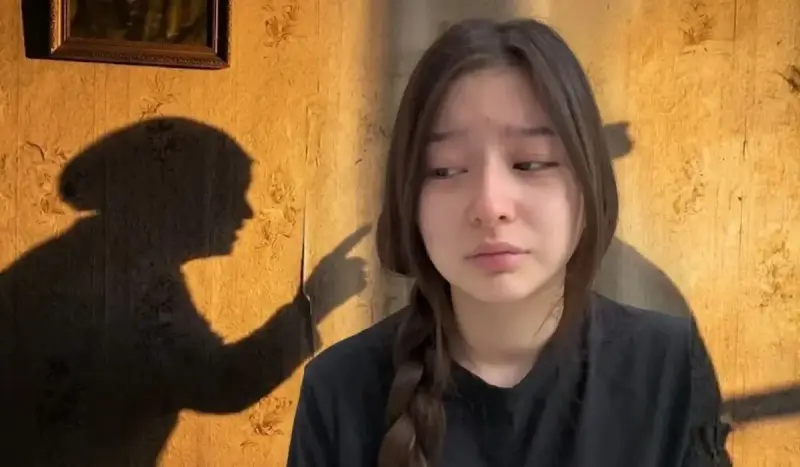 «Боюсь родных»: 17-летняя казахстанка заявила, что ее выгнали из дома после смерти отца