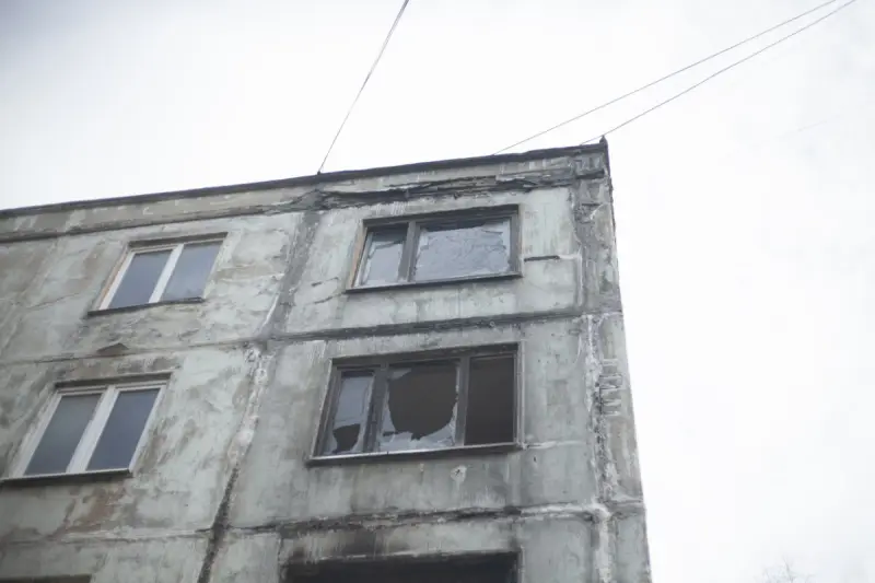 Взрыв в котельной повредил окна квартир и два автомобиля в Атырау (ВИДЕО)