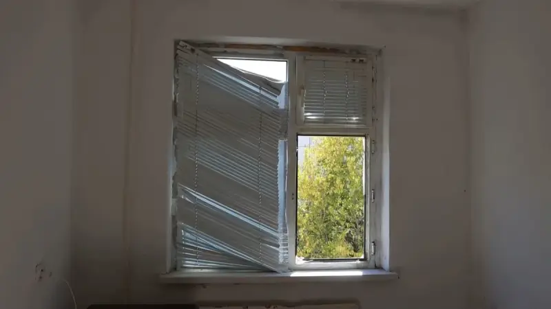 Атыраудағы жарылыс: дүкен қазандығы істен шығып, көпқабатты үйлердің терезесі сынды