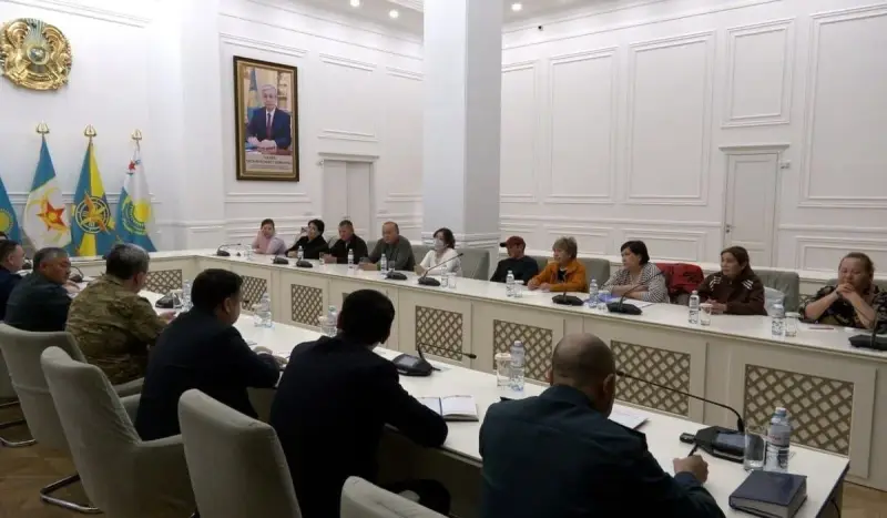 Глава Минобороны встретился с семьями погибших и пострадавших военных
