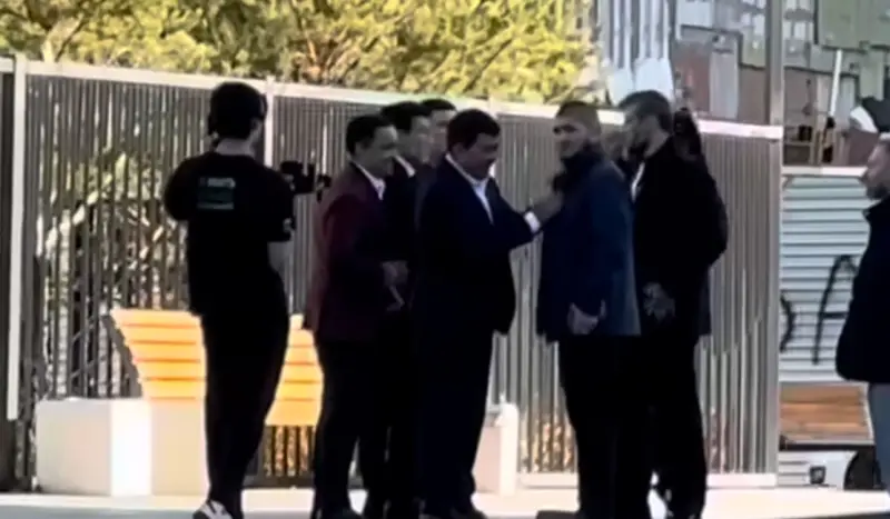 Хабиб Нурмагомедов приехал в Астану и получил памятный подарок