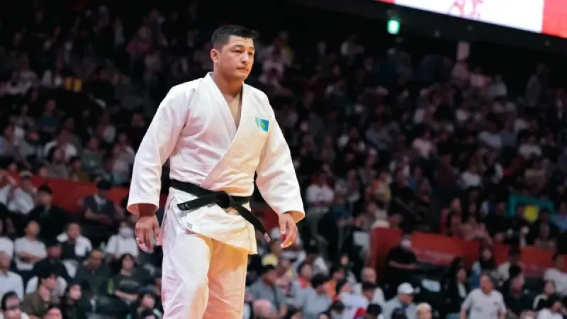 Казахстанец победил россиянина и завоевал медаль Grand Slam